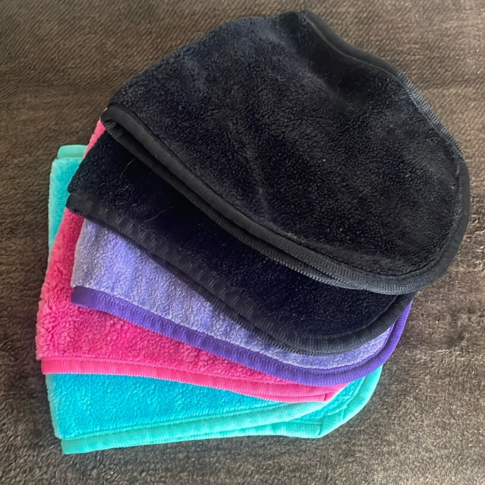 New Without Tags~Set Of 5 Multicolored Large Re~Useable Facial Wash Cloths